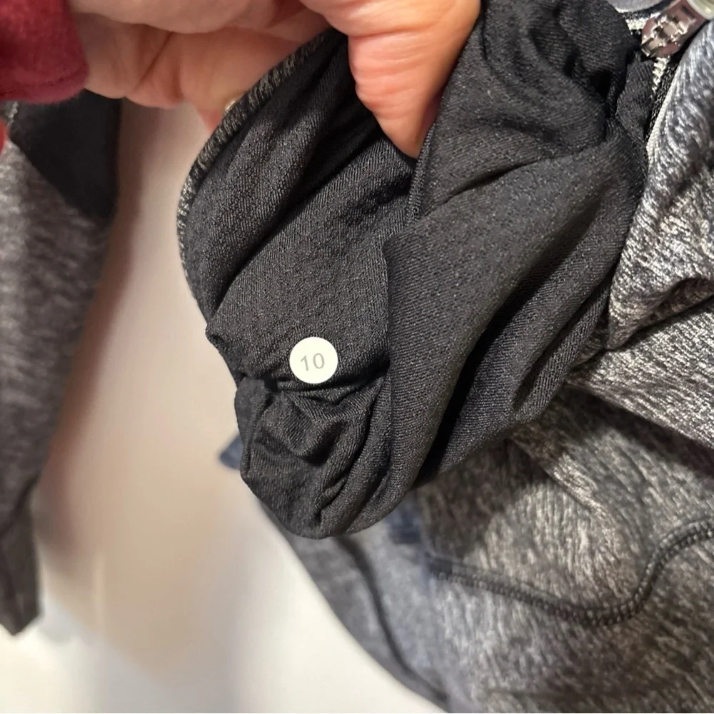 Lululemon Gray Black Run Dash 1/2 Half Zip Pullover Long Sleeve Top Size 10